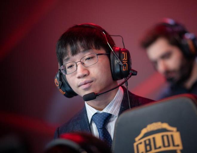 Uzi回归赛场，战术调整首场状态亮眼，公牛观众沸腾！的简单介绍